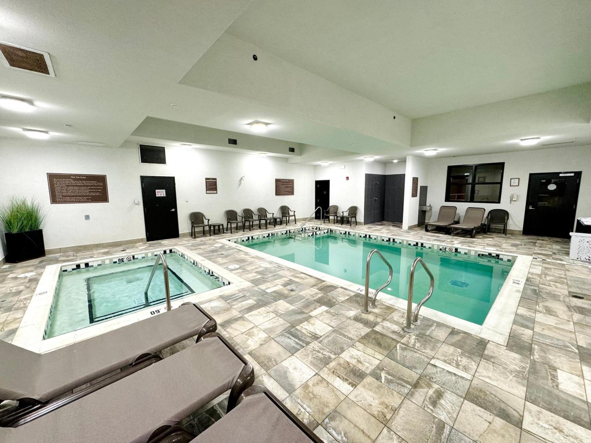 Southfort Inn Fort Saskatchewan المظهر الخارجي الصورة
