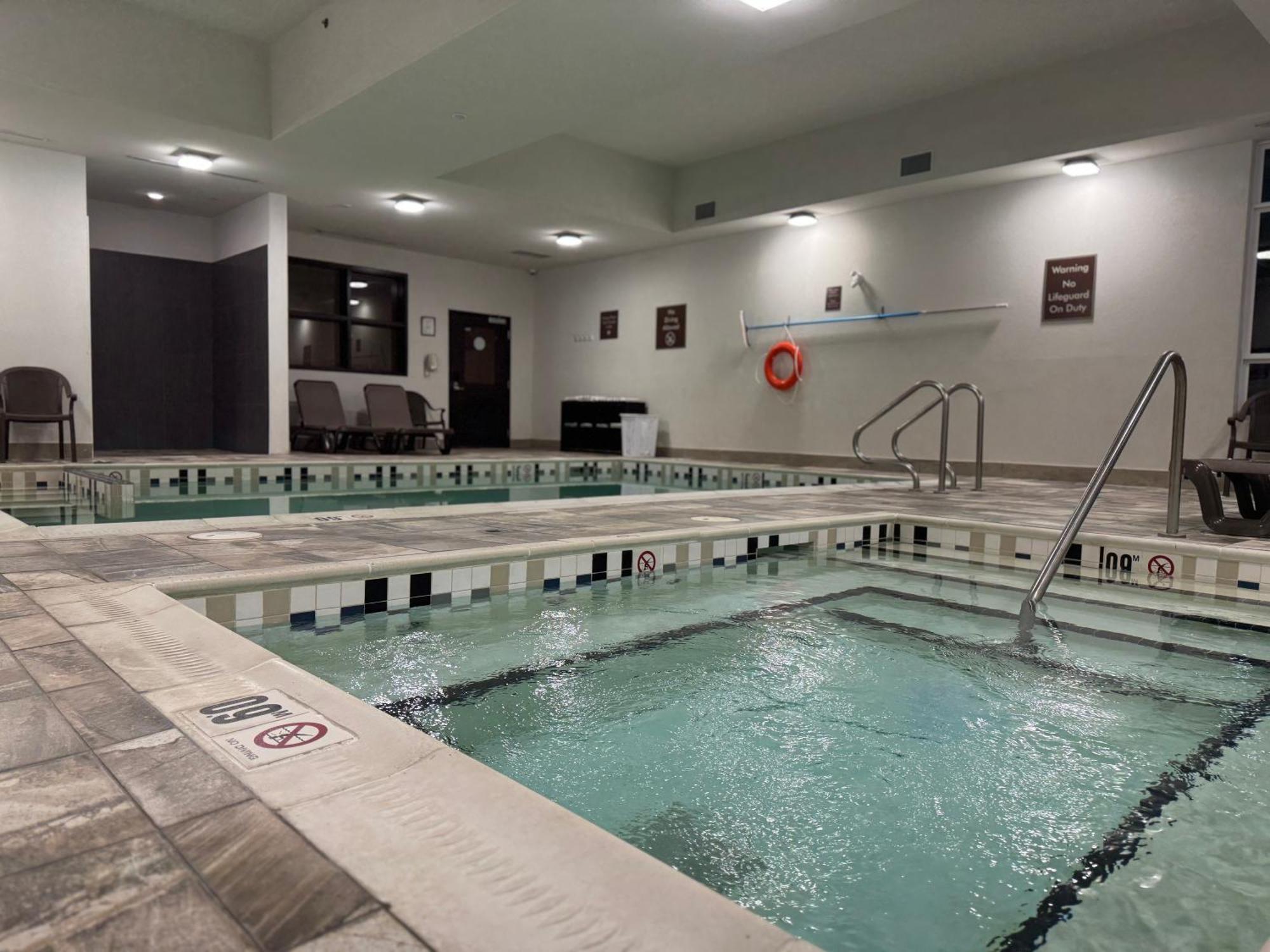 Southfort Inn Fort Saskatchewan المظهر الخارجي الصورة